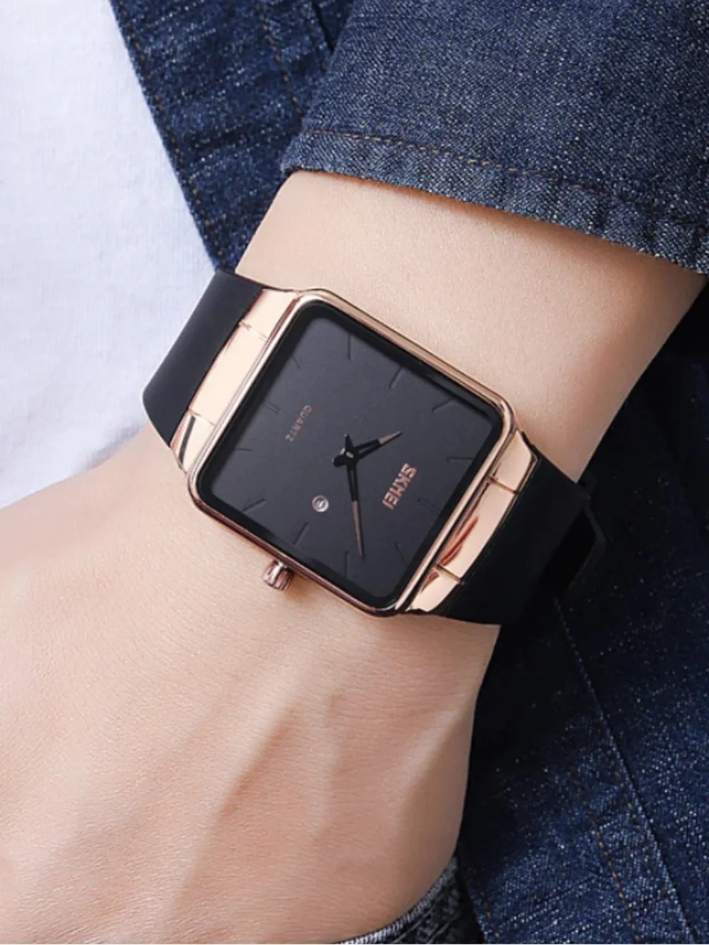 SKMEI Svelete Men’s Square Smartwatch-Style Quartz Watch, Rose Gold & Black